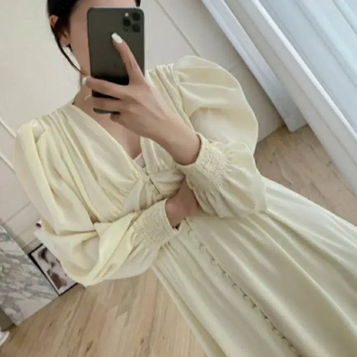[SOLD OUT] (새옷) 아이보리색 셔링 콩단추 롱원피스 F(44~66)