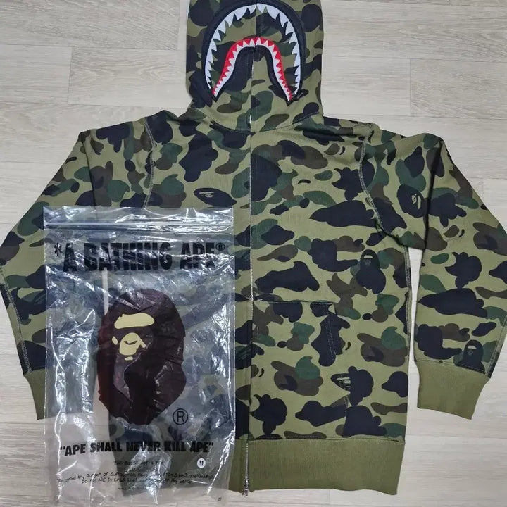 [SOLD OUT] 베이프 후드집업 녹계m 새상품