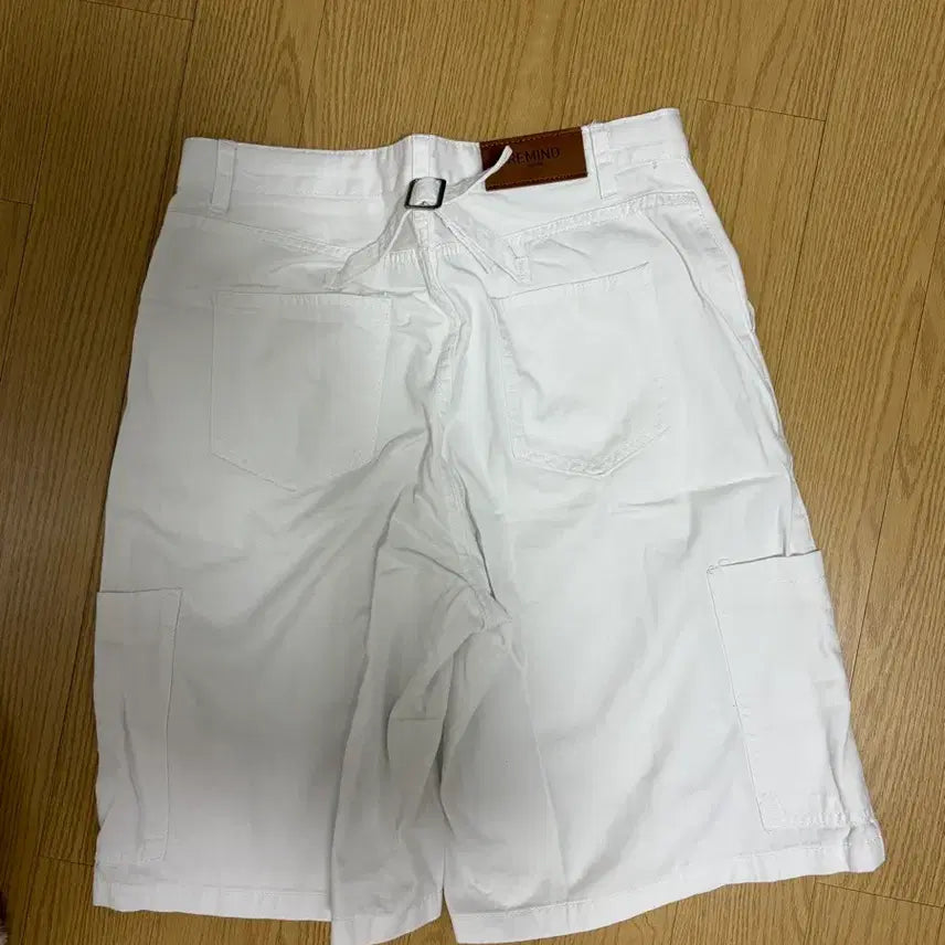 [BUNJANG] White Bermuda Pants / 화이트 버뮤다 팬츠