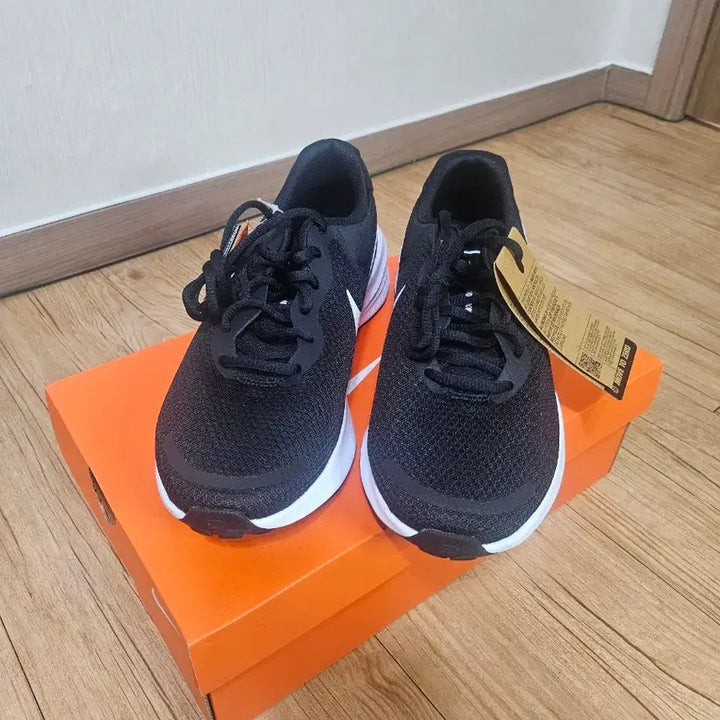 [SOLD OUT] 나이키 레볼루션 7 블랙 화이트 신발 운동화 스니커즈  265