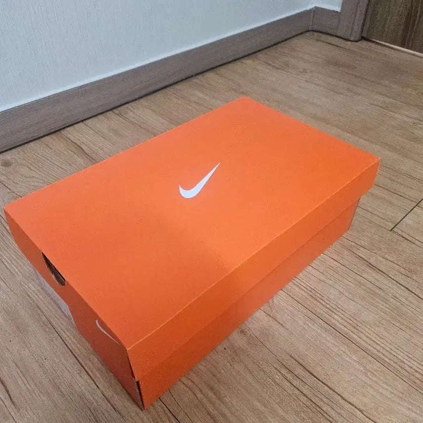 [SOLD OUT] 나이키 레볼루션 7 블랙 화이트 신발 운동화 스니커즈  265