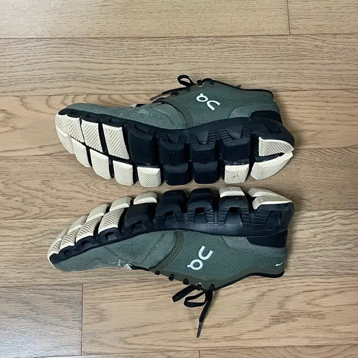 [SOLD OUT] 250 / 온러닝 운동화 러닝화