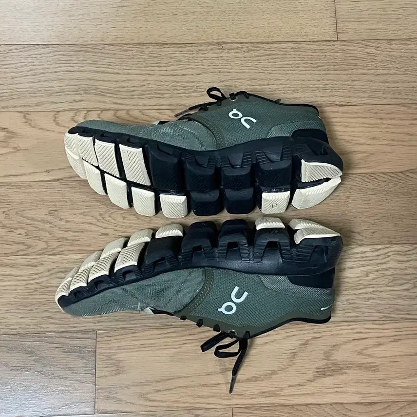 [SOLD OUT] 250 / 온러닝 운동화 러닝화