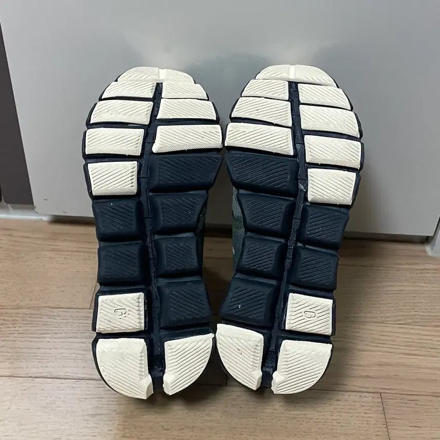 [SOLD OUT] 250 / 온러닝 운동화 러닝화