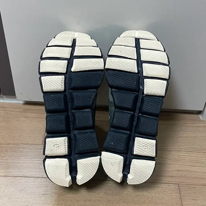 [SOLD OUT] 250 / 온러닝 운동화 러닝화