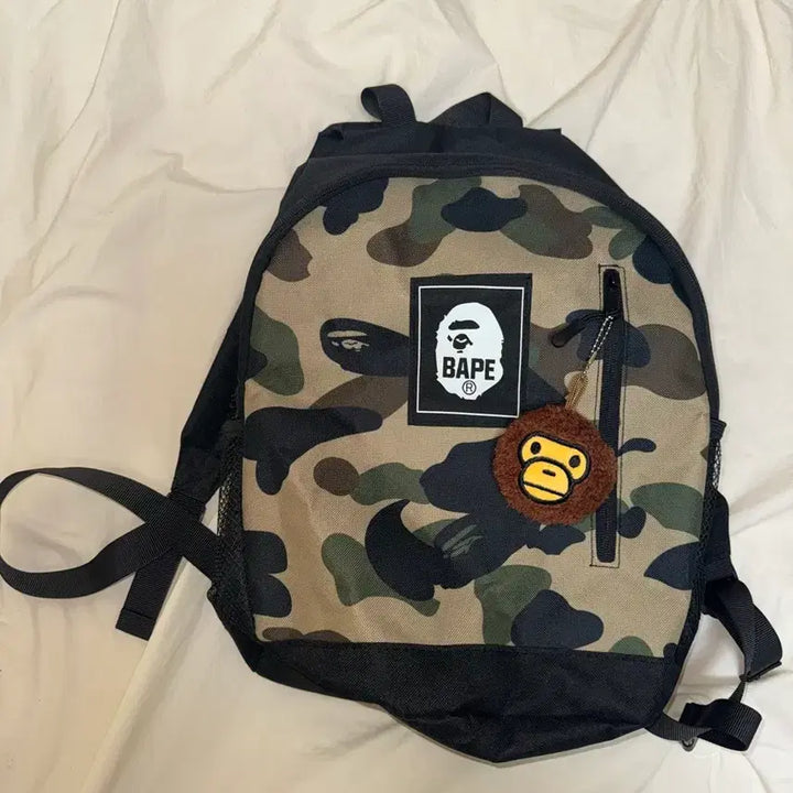 [SOLD OUT] 베이프 잡지부록 백팩 (키링 포함)
