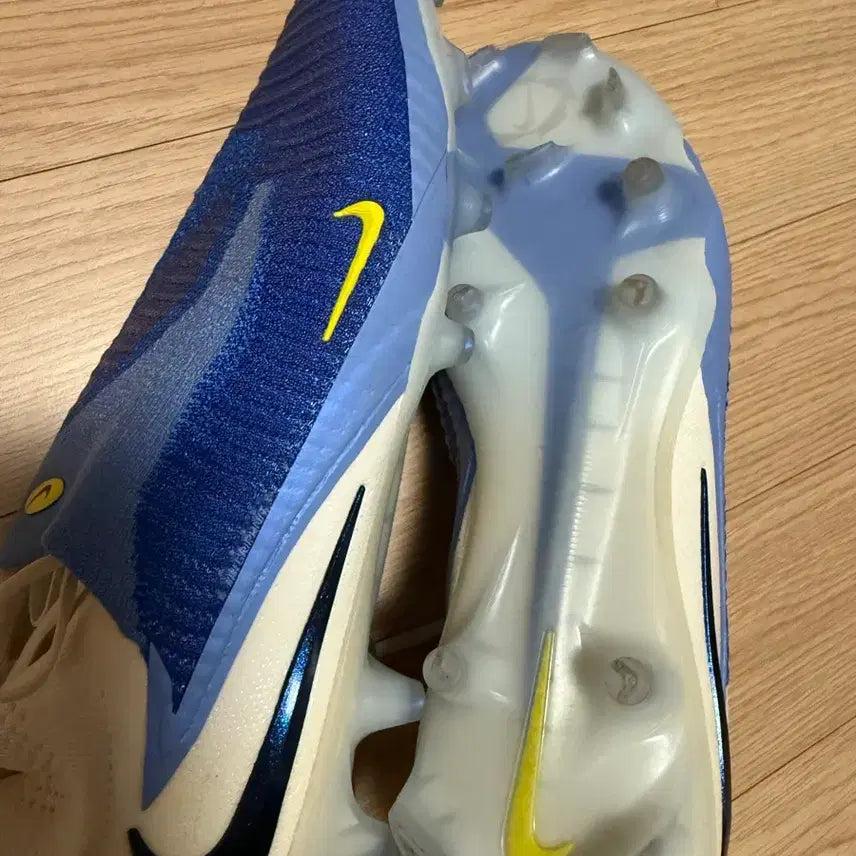 [SOLD OUT] 팬텀 6 하이 엘리트 LV8 FG 축구화