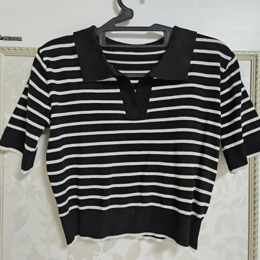 [BUNJANG] Stripe Collar Half-Sleeve Crop Knit / 미착용 카라넥 스트라이프 반팔 크롭 니트