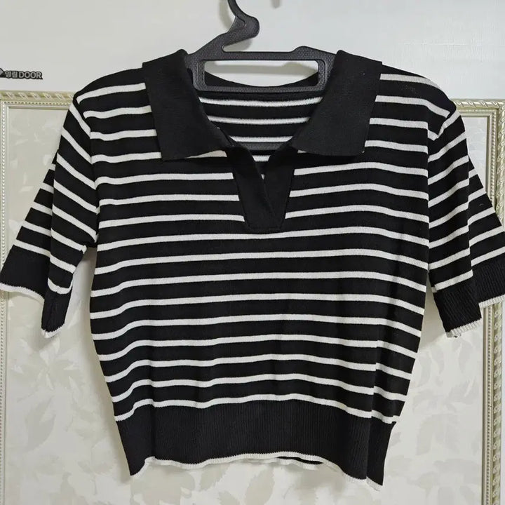 [BUNJANG] Stripe Collar Half-Sleeve Crop Knit / 미착용 카라넥 스트라이프 반팔 크롭 니트
