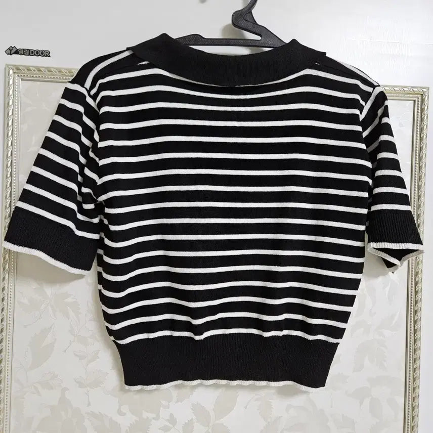 [BUNJANG] Stripe Collar Half-Sleeve Crop Knit / 미착용 카라넥 스트라이프 반팔 크롭 니트