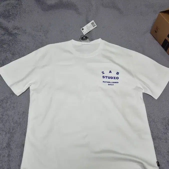 [SOLD OUT] 아이앱 스튜디오 26 아이앱 티셔츠 화이트 네이비 XL