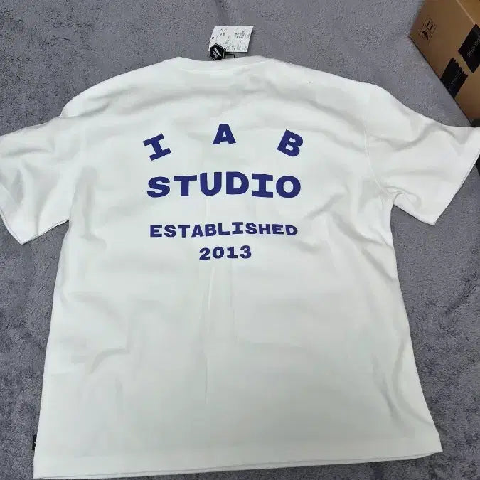 [SOLD OUT] 아이앱 스튜디오 26 아이앱 티셔츠 화이트 네이비 XL