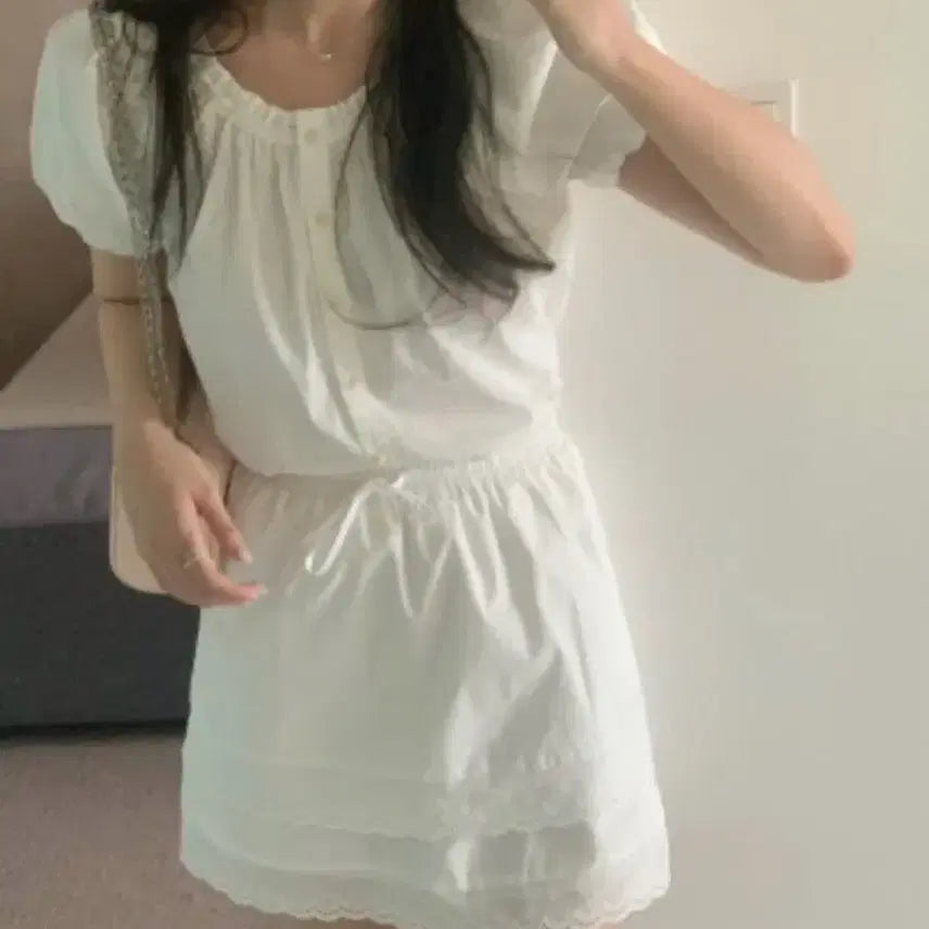 [BUNJANG] Livehour Monet Blouse / 리브아워 모네 블라우스