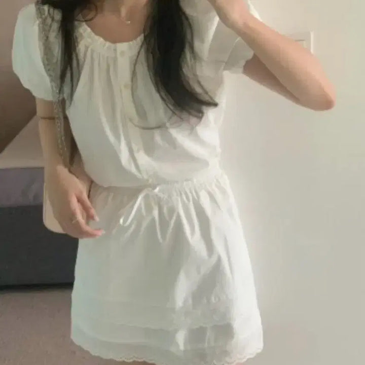 [BUNJANG] Livehour Monet Blouse / 리브아워 모네 블라우스