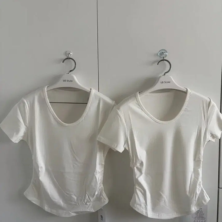 [BUNJANG] White Shirred V-Neck Short Sleeve T-shirt / (새상품) 화이트 셔링 브이넥 반팔 티셔츠