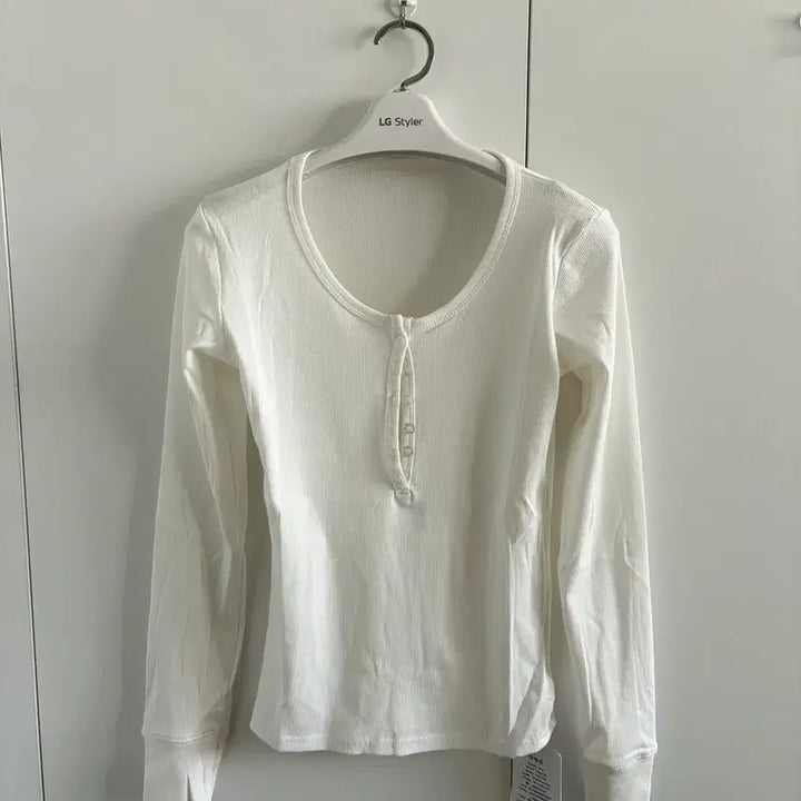 [BUNJANG] White V-Neck Button Long-Sleeve T-Shirt / (새상품) 화이트 브이넥 버튼 긴팔 티셔츠