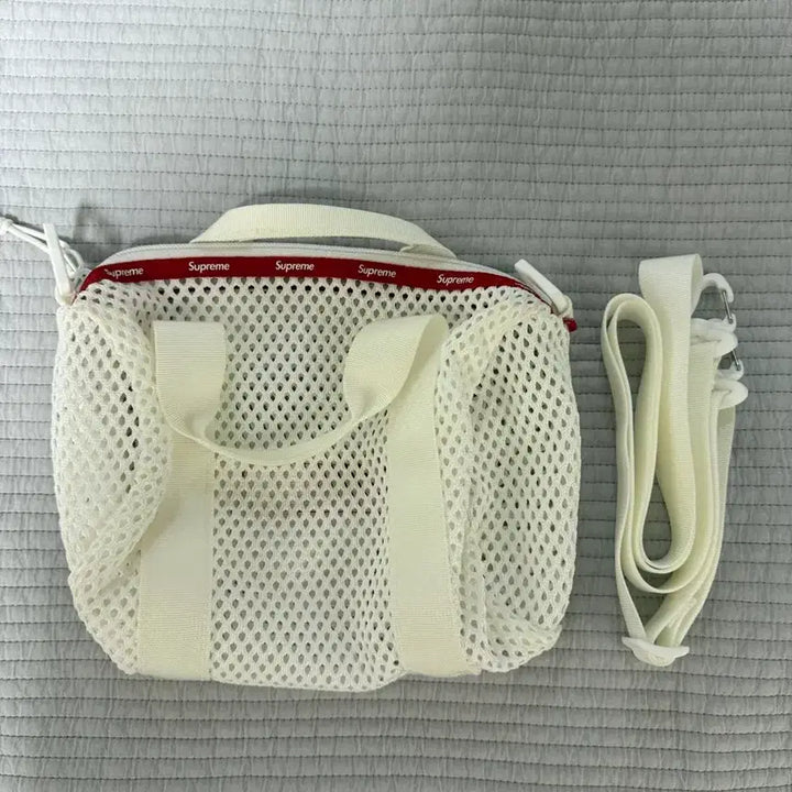 [BUNJANG] Supreme Mesh Mini Duffle Bag White / [OS] 슈프림 메쉬 미니 더플백 화이트