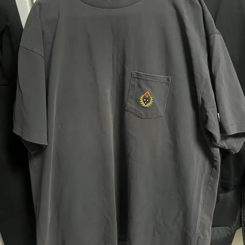 [SOLD OUT] 헤리티지플로스 포켓 반팔 챠콜 xl