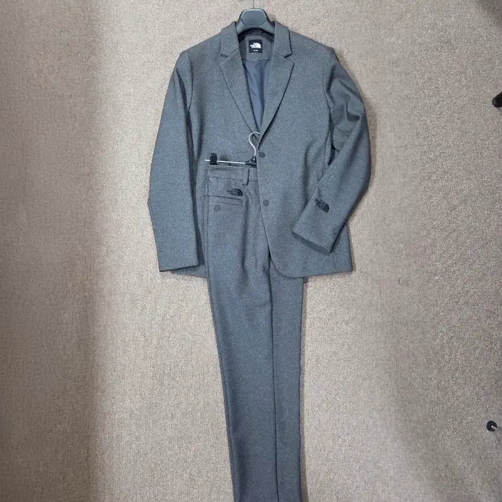 [SOLD OUT] 노스페이스 차콜 정장 셋업 수트 M 80 시티 클래시