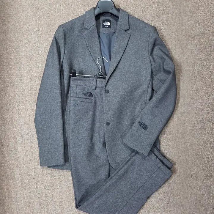 [SOLD OUT] 노스페이스 차콜 정장 셋업 수트 M 80 시티 클래시