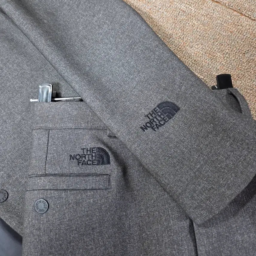[SOLD OUT] 노스페이스 차콜 정장 셋업 수트 M 80 시티 클래시