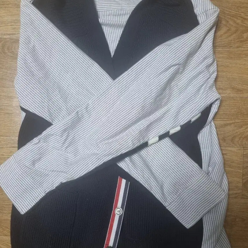 [SOLD OUT] 톰브라운 가디건 셔츠 레이어드 싸게넘겨요