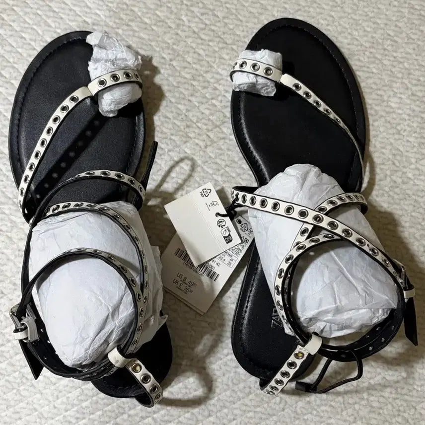 [BUNJANG] Zara Studded Flat Summer Sandals / 새상품 [235] [eu36] zara 자라 스터드 플랫 여름 샌들