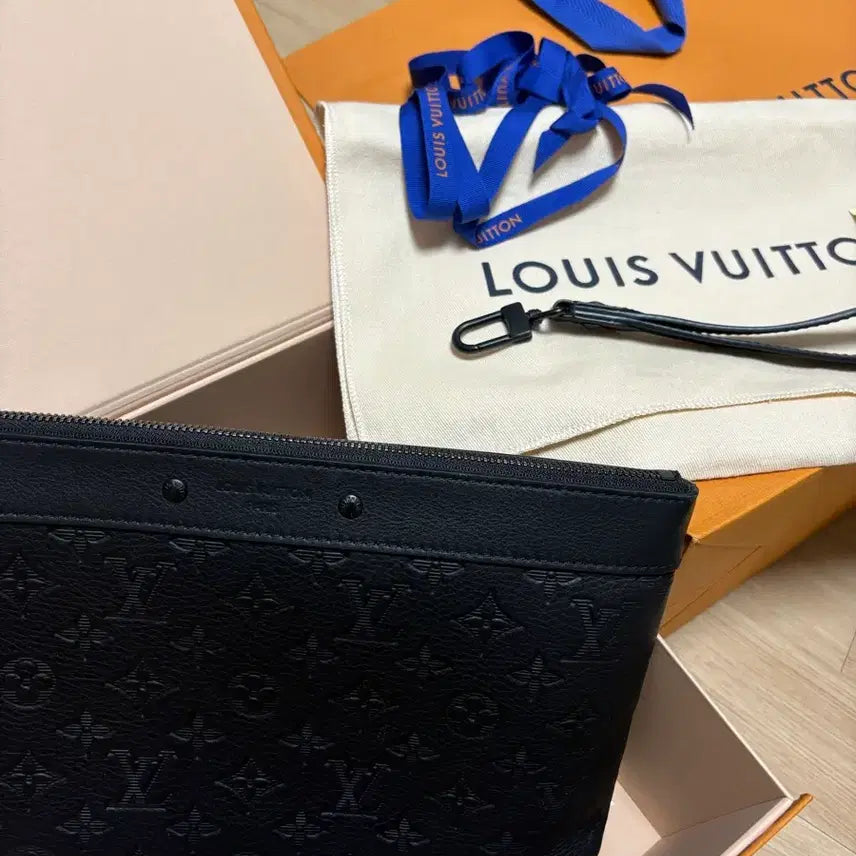 [BUNJANG] Louis Vuitton Pochette To Go Black Clutch / 루이비통 포쉐트 투 고 블랙 클러치(s급/정품)