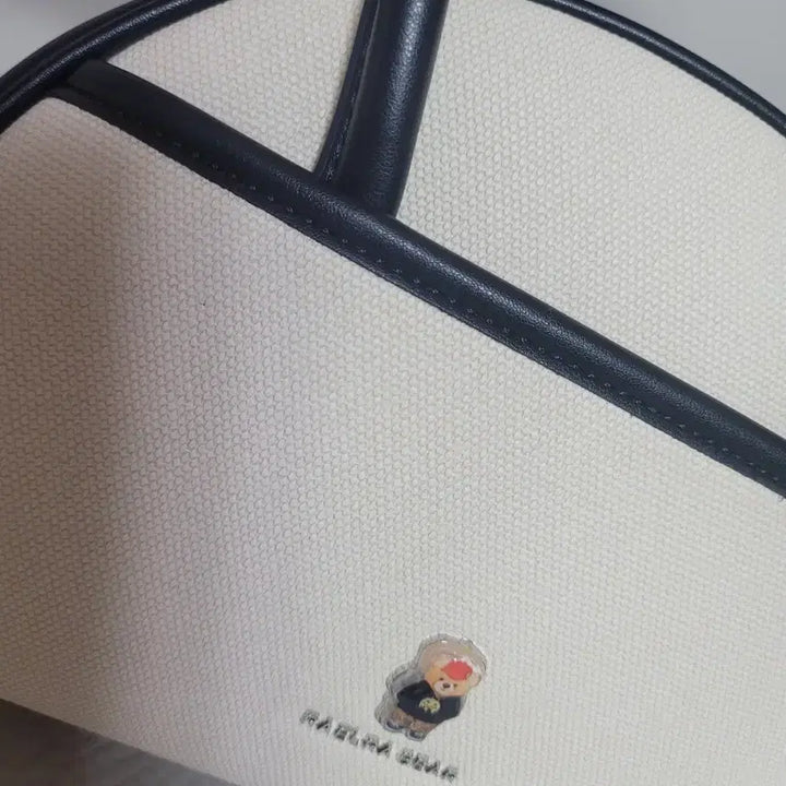 [BUNJANG] Laella Bear Calla Tote Crossbody Mini Bowling Bag / 라엘라베어 캘라 토트 토트백 크로스백 미니볼링백