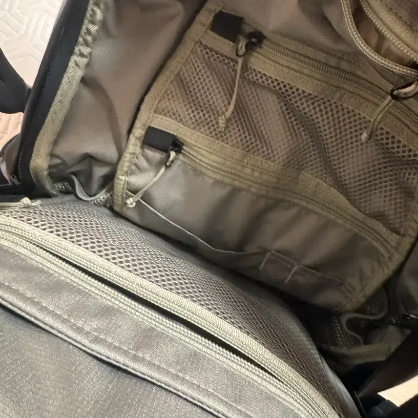 [BUNJANG] Thule Tact 16L Backpack / thule 백팩 툴레 택트 16L, 직장인가방