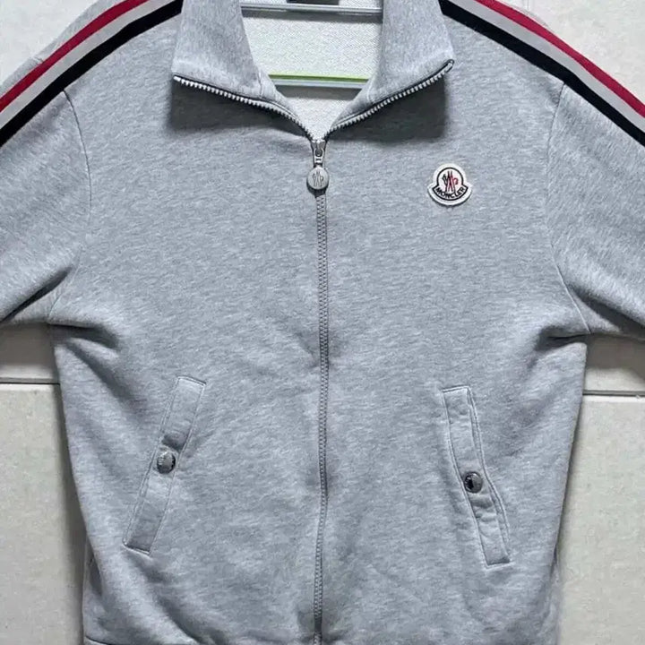 [SOLD OUT] 급처) 정품 몽클레어 삼선 스트라이프 트레이닝 자켓