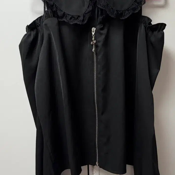 [BUNJANG] Mars Cross Off-Shoulder Blouse / 마즈 mars 십자가 오프숄더 블라우스 양산형지뢰계리즈리사유아탸
