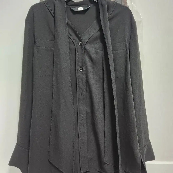 [BUNJANG] DEWL Black Ribbon Detail V-Neck Blouse / 가격내림없음. 듀엘 블라우스