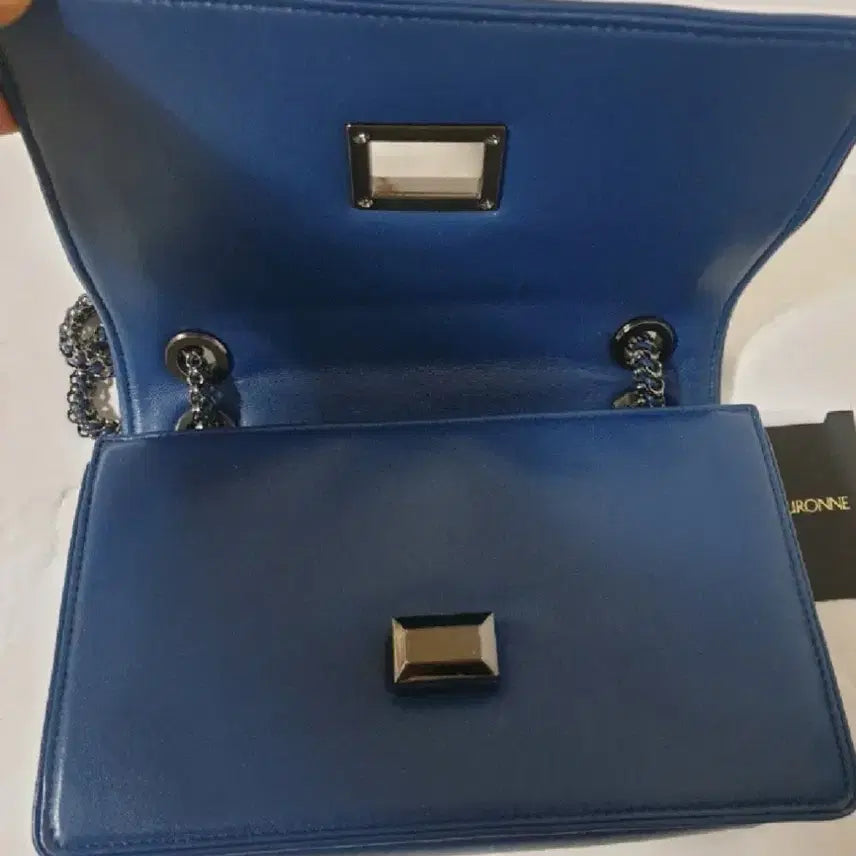 [BUNJANG] Couronne Linear Quilting Chain Shoulder Bag Blue / 쿠론 리니어 퀼팅 체인 숄더백 블루