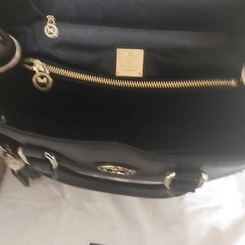 [BUNJANG] Metrocity Black Square Tote Shoulder Bag / 메트로시티 블랙 사각 토트백 숄더백 태슬참