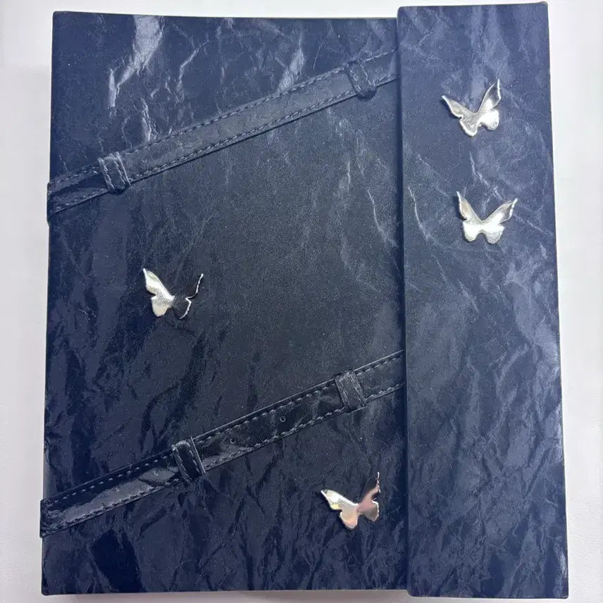 [SOLD OUT] 블랙 가죽 나비 장식 일본 포장계 바인더 검정 A5 6공 4칸 포카