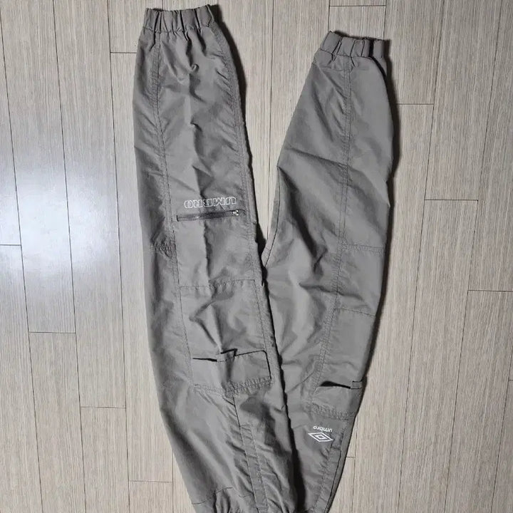 [SOLD OUT] 엄브로 카고 조거 팬츠
