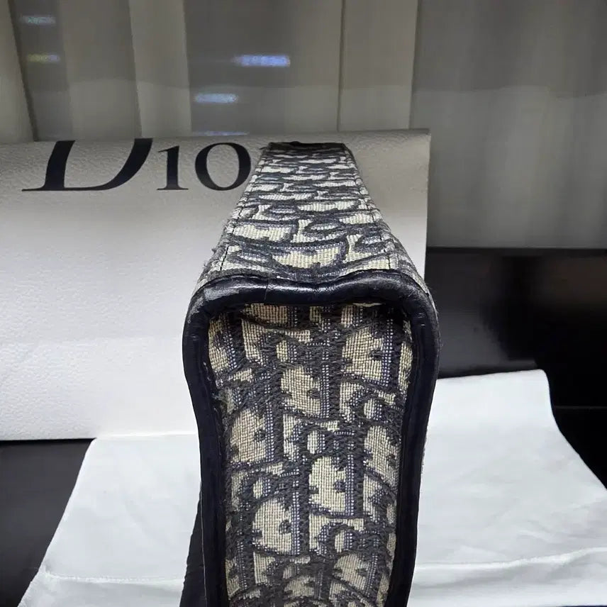 [BUNJANG] Dior Montaigne 30 Clutch Bag with Dust Bag &amp; Paper Bag / {클로젯}[종이백/더스트]디올 몽테인30 클러치백