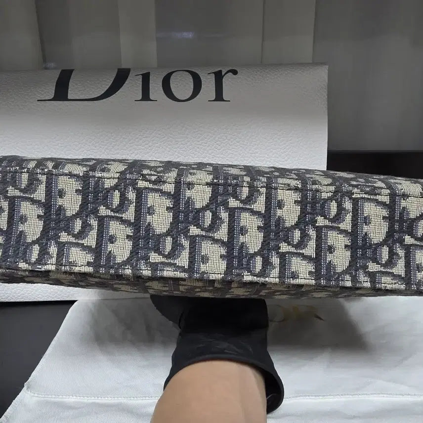 [BUNJANG] Dior Montaigne 30 Clutch Bag with Dust Bag &amp; Paper Bag / {클로젯}[종이백/더스트]디올 몽테인30 클러치백