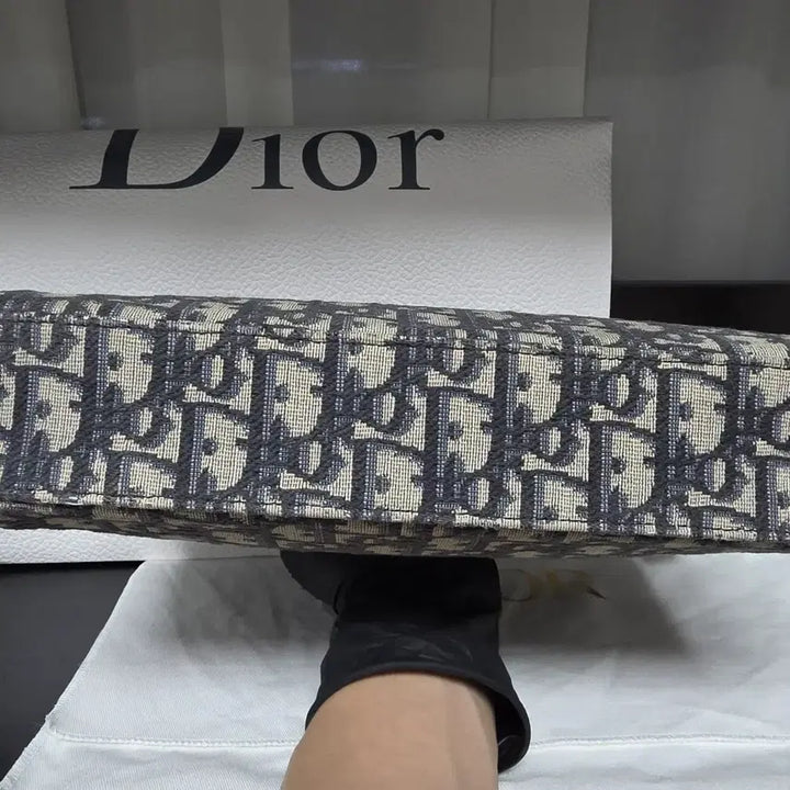 [BUNJANG] Dior Montaigne 30 Clutch Bag with Dust Bag &amp; Paper Bag / {클로젯}[종이백/더스트]디올 몽테인30 클러치백