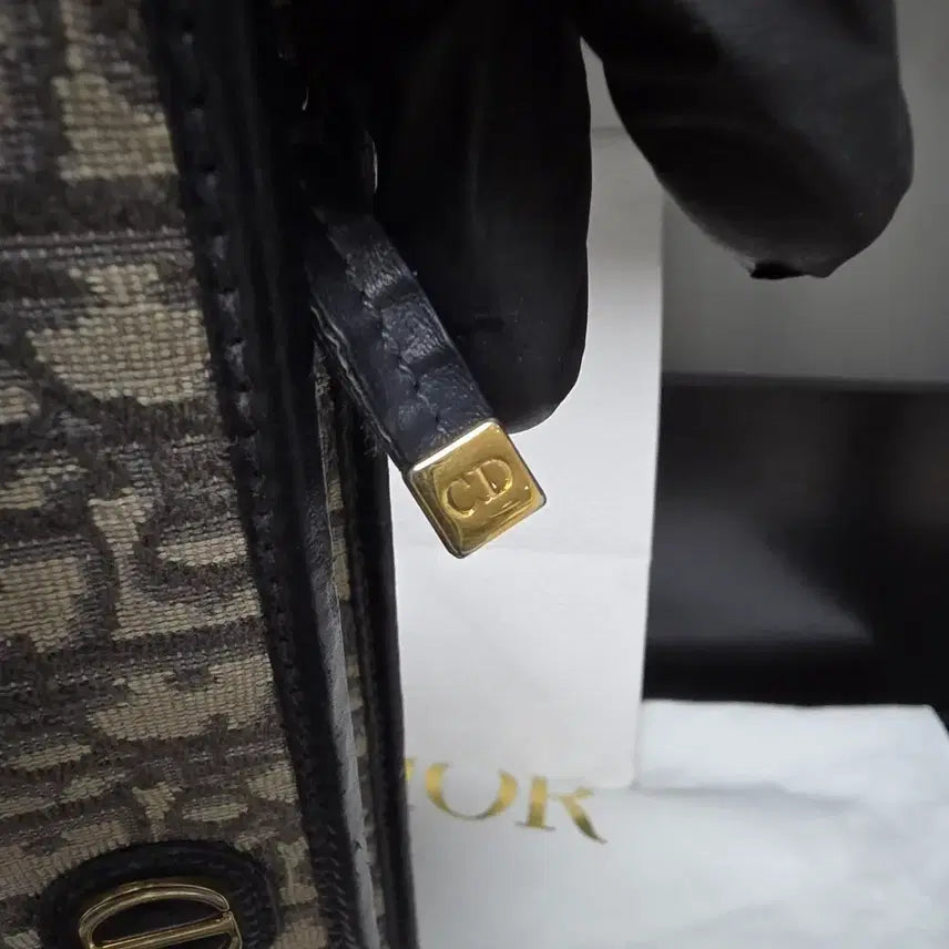 [BUNJANG] Dior Montaigne 30 Clutch Bag with Dust Bag &amp; Paper Bag / {클로젯}[종이백/더스트]디올 몽테인30 클러치백