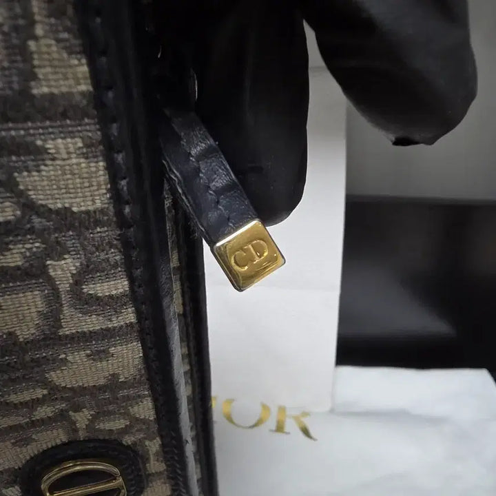 [BUNJANG] Dior Montaigne 30 Clutch Bag with Dust Bag &amp; Paper Bag / {클로젯}[종이백/더스트]디올 몽테인30 클러치백