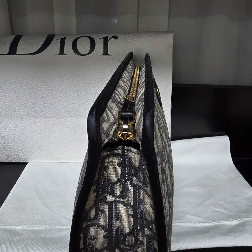 [BUNJANG] Dior Montaigne 30 Clutch Bag with Dust Bag &amp; Paper Bag / {클로젯}[종이백/더스트]디올 몽테인30 클러치백