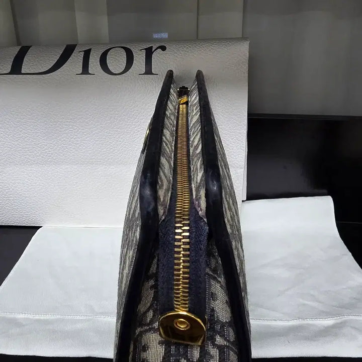 [BUNJANG] Dior Montaigne 30 Clutch Bag with Dust Bag &amp; Paper Bag / {클로젯}[종이백/더스트]디올 몽테인30 클러치백