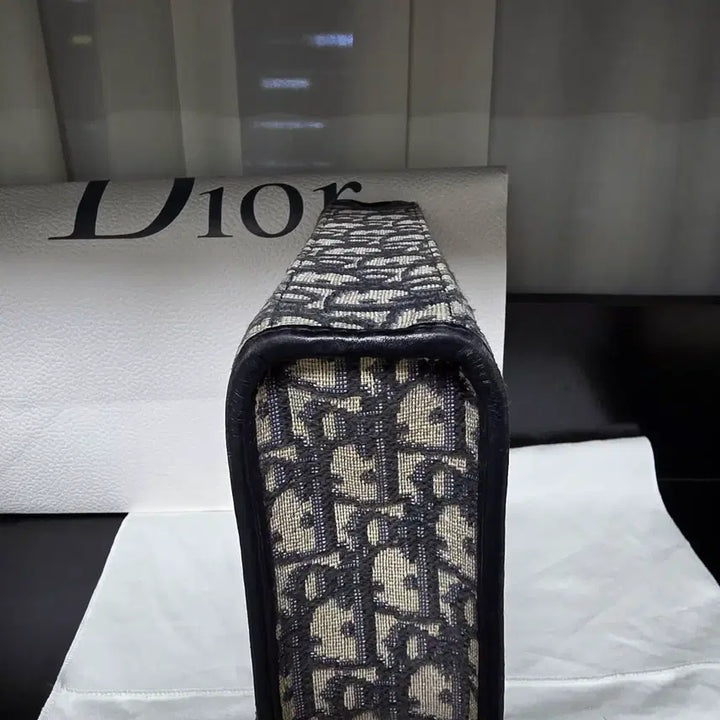 [BUNJANG] Dior Montaigne 30 Clutch Bag with Dust Bag &amp; Paper Bag / {클로젯}[종이백/더스트]디올 몽테인30 클러치백