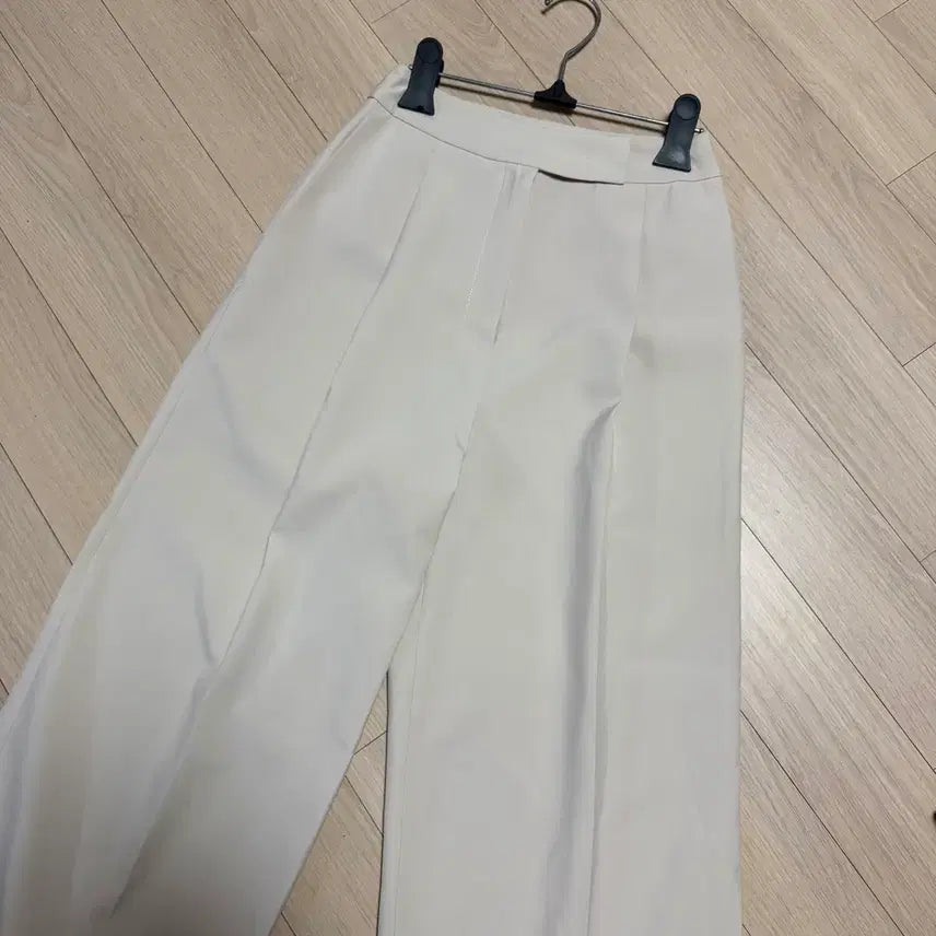 [BUNJANG] sie Pintuck Wide Leg High Waist Trousers / 시에 sie 크림베이지 핀턱 와이드 슬랙스 하이웨이스트 트라우저 찰랑팬츠