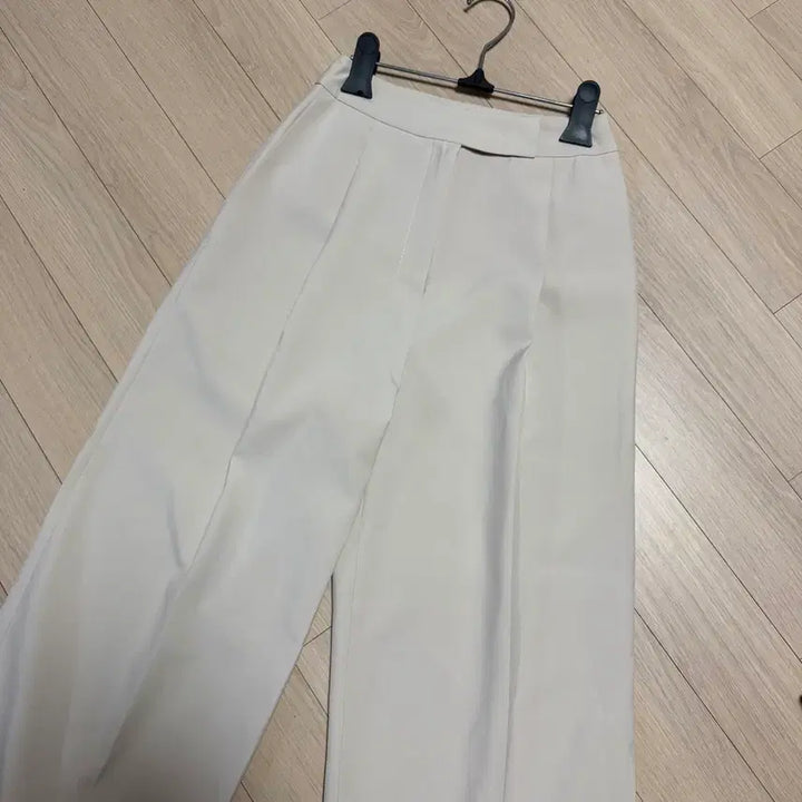 [BUNJANG] sie Pintuck Wide Leg High Waist Trousers / 시에 sie 크림베이지 핀턱 와이드 슬랙스 하이웨이스트 트라우저 찰랑팬츠