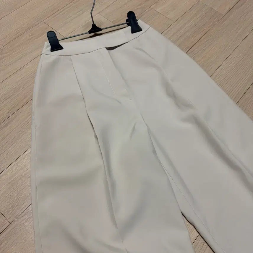 [BUNJANG] sie Pintuck Wide Leg High Waist Trousers / 시에 sie 크림베이지 핀턱 와이드 슬랙스 하이웨이스트 트라우저 찰랑팬츠