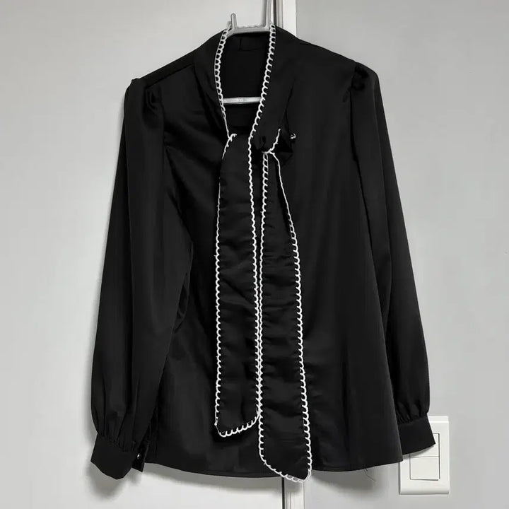 [SOLD OUT] 걸리 스나계 지뢰계 쉬인 shein 리본 블라우스