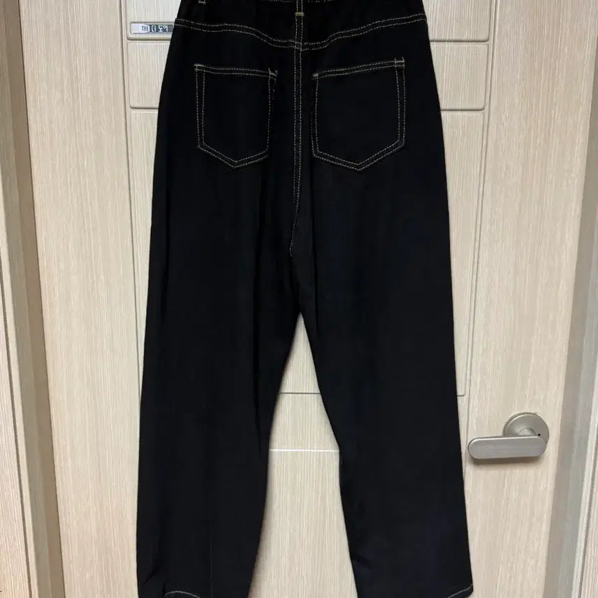 [BUNJANG] Stitch Black Jeans / 스티치블랙진